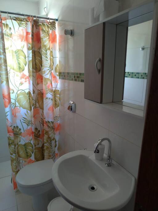 Casa Agradavel Em Camboriu Com Estacionamento No Patio Villa Ngoại thất bức ảnh